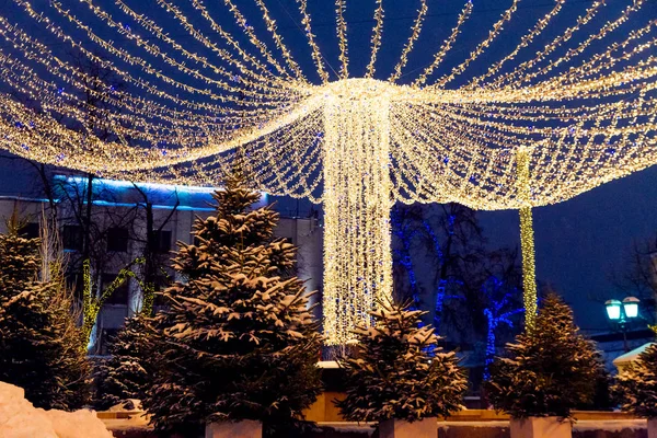 Notte Inverno Mosca Nella Neve Strada Decorata Durante Anno Nuovo — Foto Stock