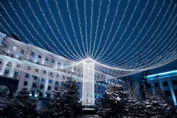 Ночь Зимой Москва Снегу Улица Украшенная Новому Году — стоковое фото
