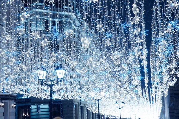 Noite Inverno Moscou Neve Rua Nikolskaya Decorada Para Ano Novo — Fotografia de Stock
