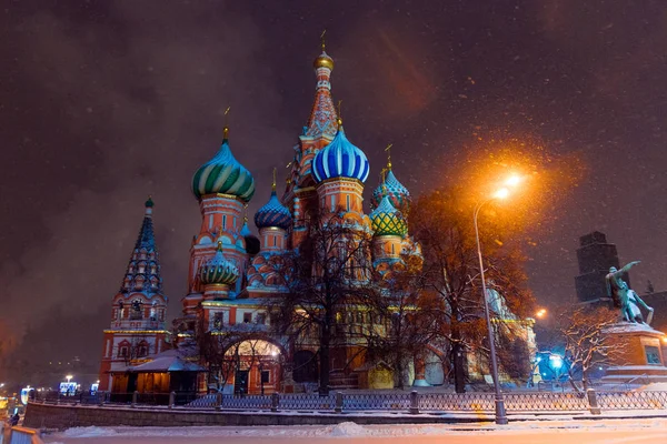 Noche Invierno Moscú Nieve Catedral Basilio Plaza Roja Nuevo Año — Foto de Stock