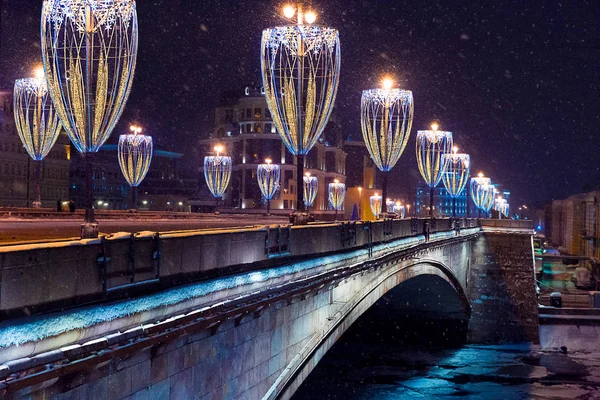 Nacht Winter Moskau Schnee Große Moskvoretsky Brücke Über Den Moskauer — Stockfoto