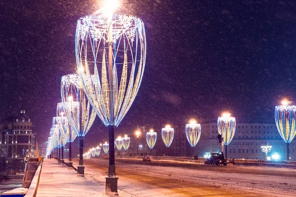Noche Invierno Moscú Nieve Puente Grande Moskvoretsky Través Del Río — Foto de Stock