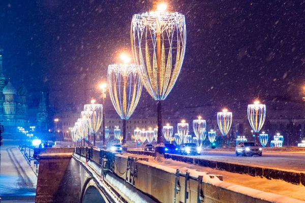 Noche Invierno Moscú Nieve Puente Grande Moskvoretsky Través Del Río — Foto de Stock