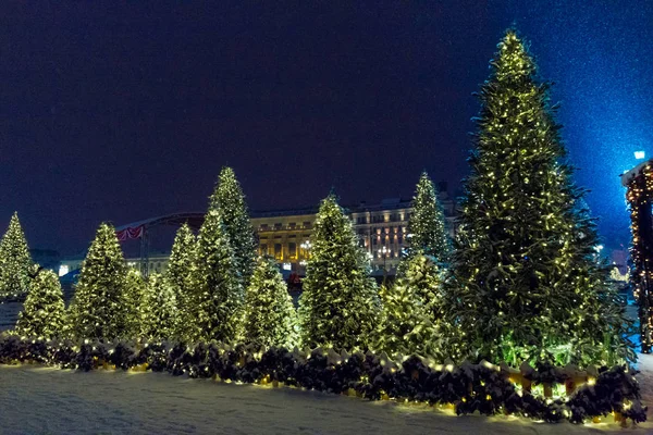 Ночь Зимой Москва Снегу Манежная Площадь Украшена Новому Году — стоковое фото