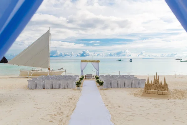 Wedding Ceremony Tropical Beach White Arch Decorated Flowers Sandy Beach — Stock Photo, Image