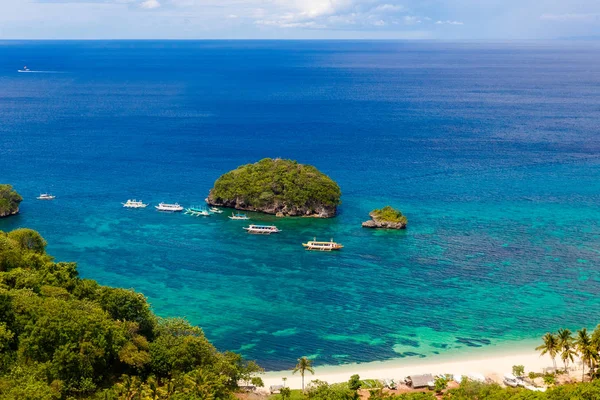 Vista aérea desde el dron en la playa de arena tropical del paisaje — Foto de Stock