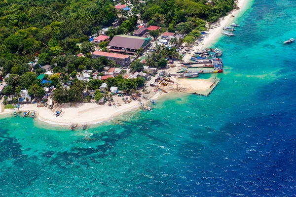    Boracay adasındaki drone'dan havadan görüntü, Phillipines. Su
