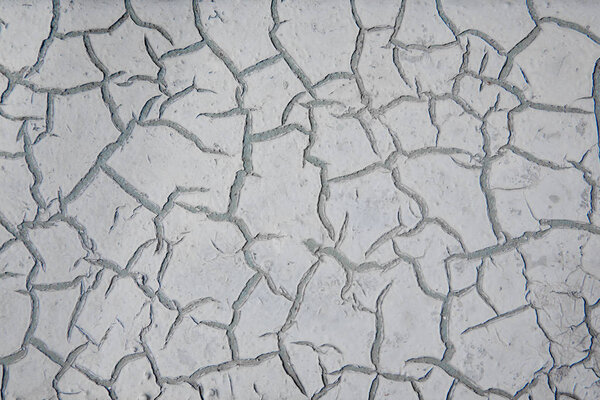 Крупный план текстуры старой потрескавшейся белой краски на поверхности железа
.