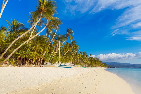 Hermosa Puesta Sol Playa Tropical Isla Boracay Filipinas Palmeras Coco — Foto de Stock