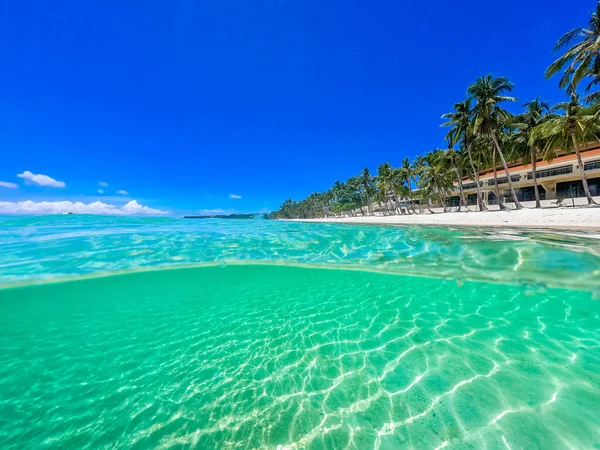 Bela Paisagem Praia Tropical Ilha Boracay Filipinas Coqueiros Mar Veleiro — Fotografia de Stock