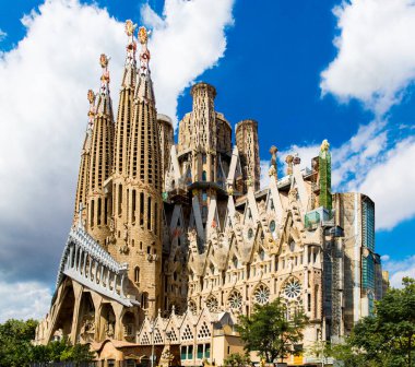Barselona, İspanya, 20 Eylül 2019. Sagrada Familia, İspanya 'nın Barcelona kentinde Antoni Gaudi tarafından tasarlanan ve UNESCO' nun Dünya Mirası Bölgesi 'nde bulunan büyük bir Roma Katolik bazilikası..