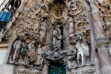 Barselona, İspanya, 20 Eylül 2019. Sagrada Familia, İspanya 'nın Barcelona kentinde Antoni Gaudi tarafından tasarlanan ve UNESCO' nun Dünya Mirası Bölgesi 'nde bulunan büyük bir Roma Katolik bazilikası..