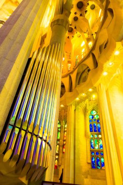 Barselona, İspanya, 20 Eylül 2019. Sagrada Familia, İspanya 'nın Barcelona kentinde Antoni Gaudi tarafından tasarlanan ve UNESCO' nun Dünya Mirası Bölgesi 'nde bulunan büyük bir Roma Katolik bazilikası..