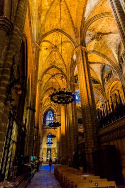 Barselona, Katalonya, Avrupa, İspanya, 22 Eylül 2019. Kutsal Haç ve Aziz Eulalia Katedrali 'nin (Santa Cruz Katedrali) muhteşem iç mekanı. İspanya 'nın Barselona bölgesindeki Gotik Bölge' de 13. yüzyıldan 15. yüzyıla kadar inşa edildi..