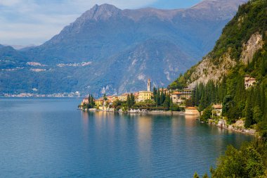 Varenna, Como Gölü, İtalya 20 Eylül 2019. Varenna, Como Gölü 'nde küçük bir kasaba. İtalya 'da Lakeside manzarası.