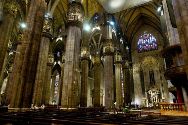 Milan, İtalya 19 Eylül 2019. Milano Katedrali Duomo di Milano (Cattedrale di Santa Maria Nascente) Saint Mary 'nin Doğumu Başyapıtı