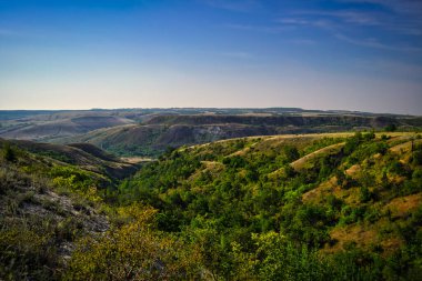 Güneş tepenin ardında batıyor.
