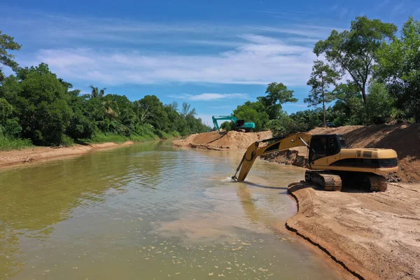 Takuapa Thailand Toukokuuta 2020 Ympäristönsuojelukysymys Koneiden Louhinta Joki Aiheuttaa Siltation kuvapankkikuva
