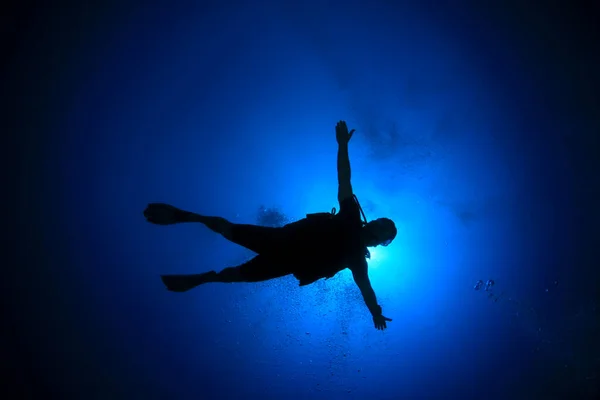 Foto Subaquática Mergulhador Profundidade Mar Azul — Fotografia de Stock