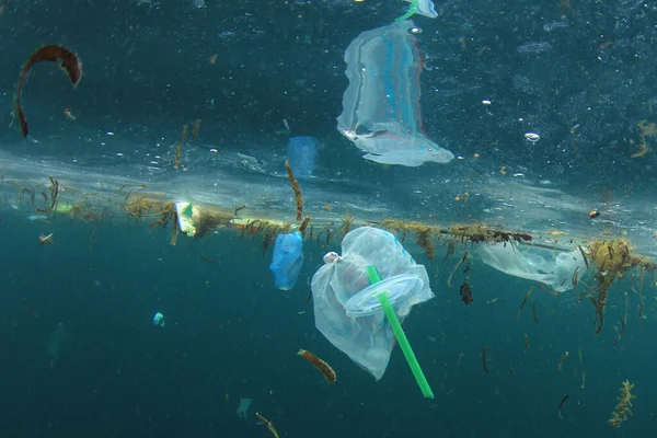 Plastikmüll Verschmutzt Die Ozeane Umweltproblem Konzept — Stockfoto