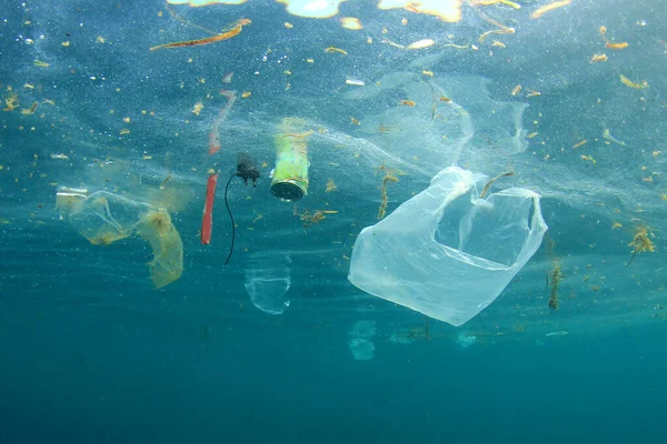 Avfallsforurensning Plast Havet Miljøproblembegrep stockfoto