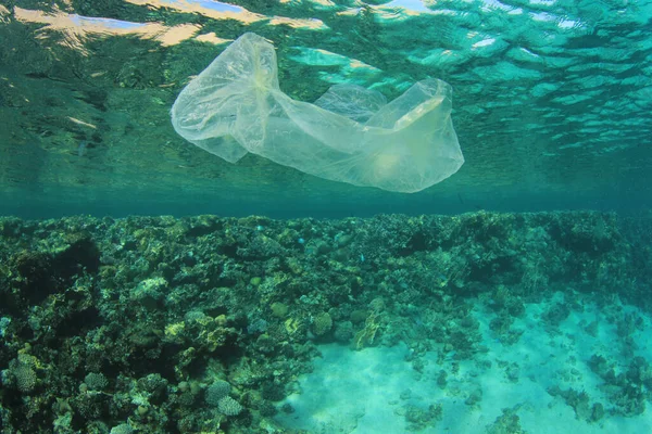 Plastikmüll Verschmutzt Die Ozeane Umweltproblem Konzept — Stockfoto