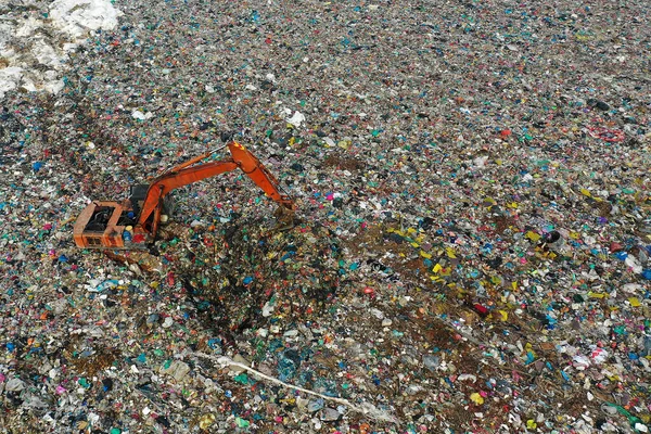 Concetto Riciclaggio Sacchetti Della Spazzatura Con Sacco Detriti Sullo Sfondo — Foto Stock