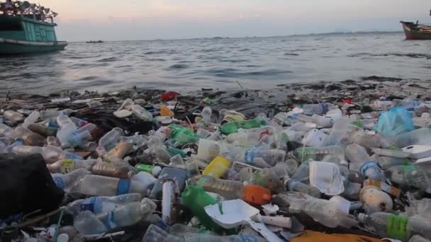 Plastikowe Śmieci Zanieczyszczają Ocean Koncepcja Problemu Środowiskowego — Wideo stockowe