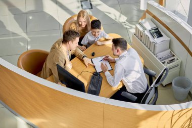 Kendine güvenen satıcı en iyi çeşidi sunar