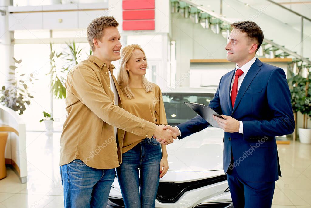 consultant celebrate customer with successful purchase