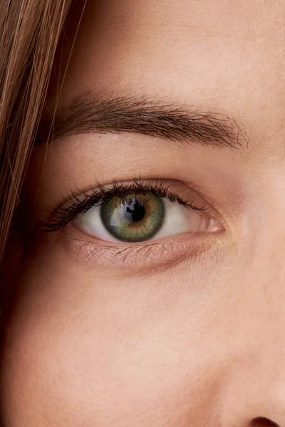 Gros plan photo des yeux verts des femmes — Photo
