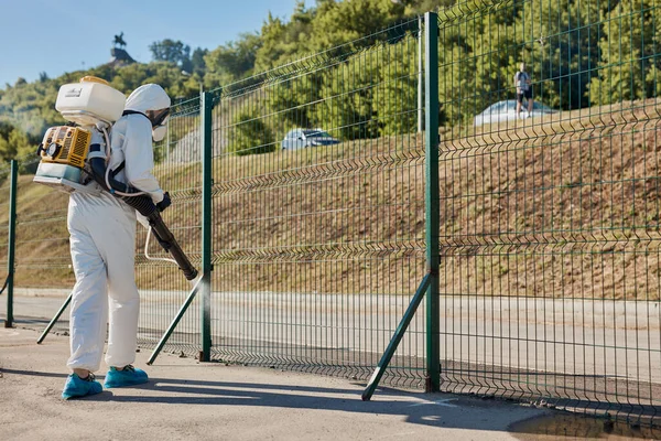 Disinfector in protective clothing, suit fight with pandemic health risk, remove bacterias — Stock Photo, Image