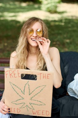 Durin 'in protesto ettiği mutlu aktivist kadın portresi