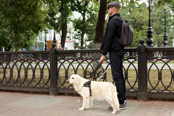 Side view on blind guy with dog guide — Stock Photo, Image