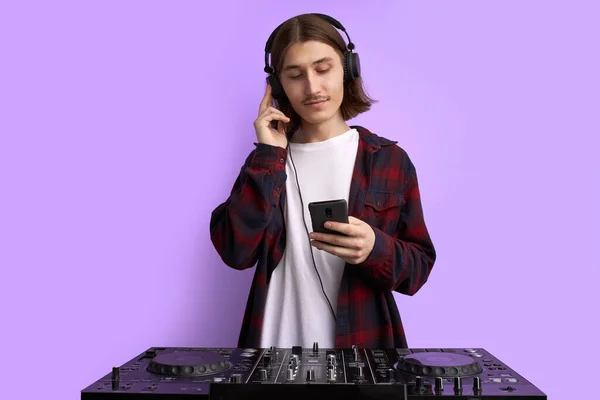 Dj op het werk, cool dj op het feest — Stockfoto