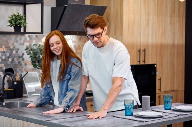 Çift ev için en güzel ekipman ve tasarımı seçiyor