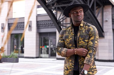 Pozitif Afro-Amerikan ünlüleri hayranlarıyla yürüyüşe çıktı.