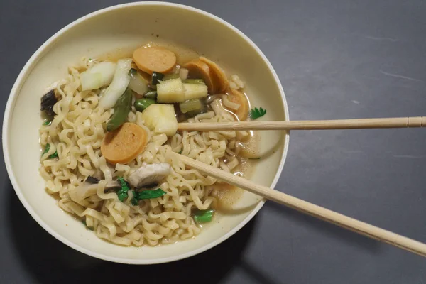 Instant Noodles Served Plastic Bowl Chopstick — Stock Photo, Image