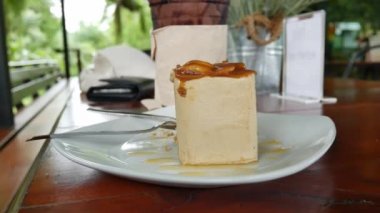 Vanilyalı kek masaya zoom