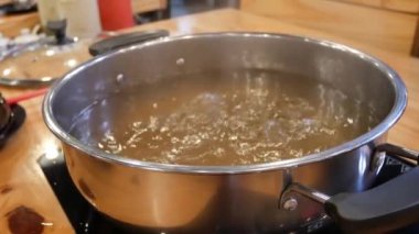 Shabu suki güvecini kapat. 