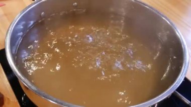 Shabu suki güvecini kapat. 