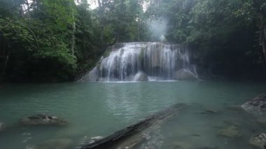 Tayland (Erawan waterfakk batısında şelale)