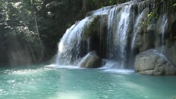 vodopád západně od Thajska (vodopád Erawan)