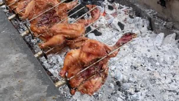 Poulet Grillé Sur Grand Poêle — Video