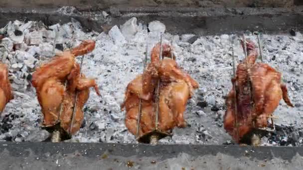 Ψητό Κοτόπουλο Στο Μεγάλο Φούρνο Ταϊλανδικά Τρόφιμα Στυλ — Αρχείο Βίντεο
