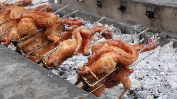 Poulet Grillé Dans Grand Poêle Cuisine Thaïlandaise — Video