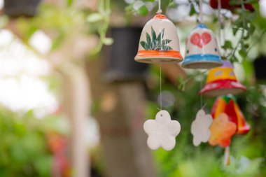 Bahçe süslemek asmak için renkli çiçekler.