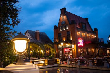 Bangkok, Tayland - 7 Ekim 2018: İnsanlar ziyaret edin ve çikolata ville park ve Bangkok,Thailand.The çikolata ville park restoranda ve 2012 yılında açılan restoran yemek