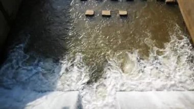 Tarım için su tutmak için su bariyer.