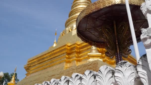 Antik Golden Pagoda Geleneksel Kuzey Tayland Wat Phra Chae Haeng — Stok video